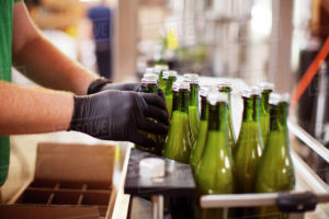 , Bière | Remplir des bouteilles en verre