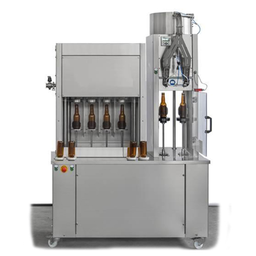 machines remplissant dans des bouteilles en verre
